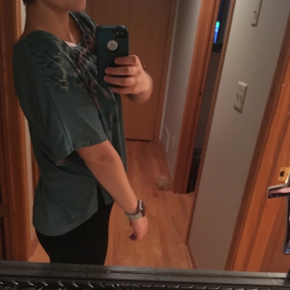 Beautiful patterned asymmetric Top - Picture 3 of 5